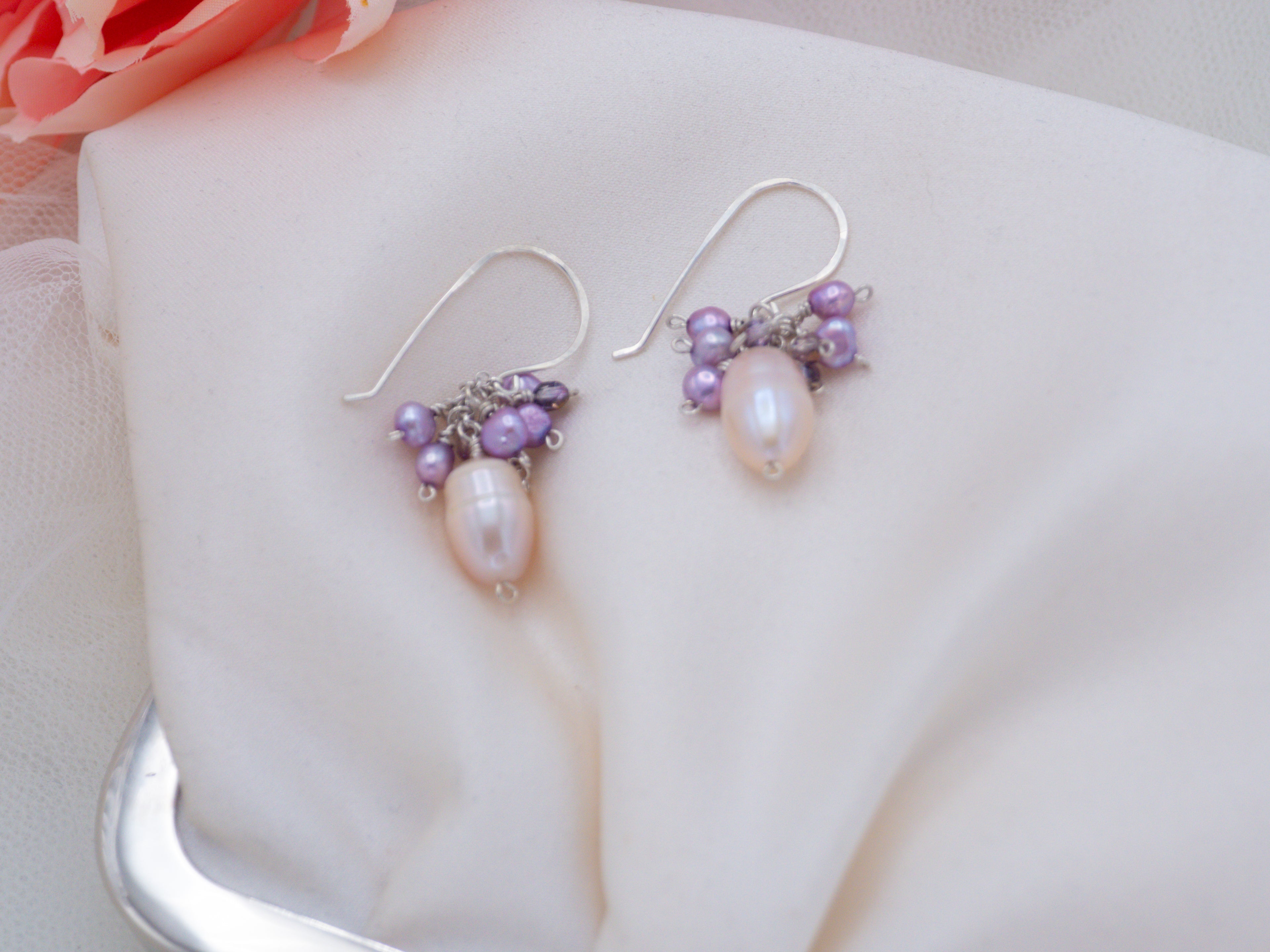 Käpy -helmikorvakorut (43)