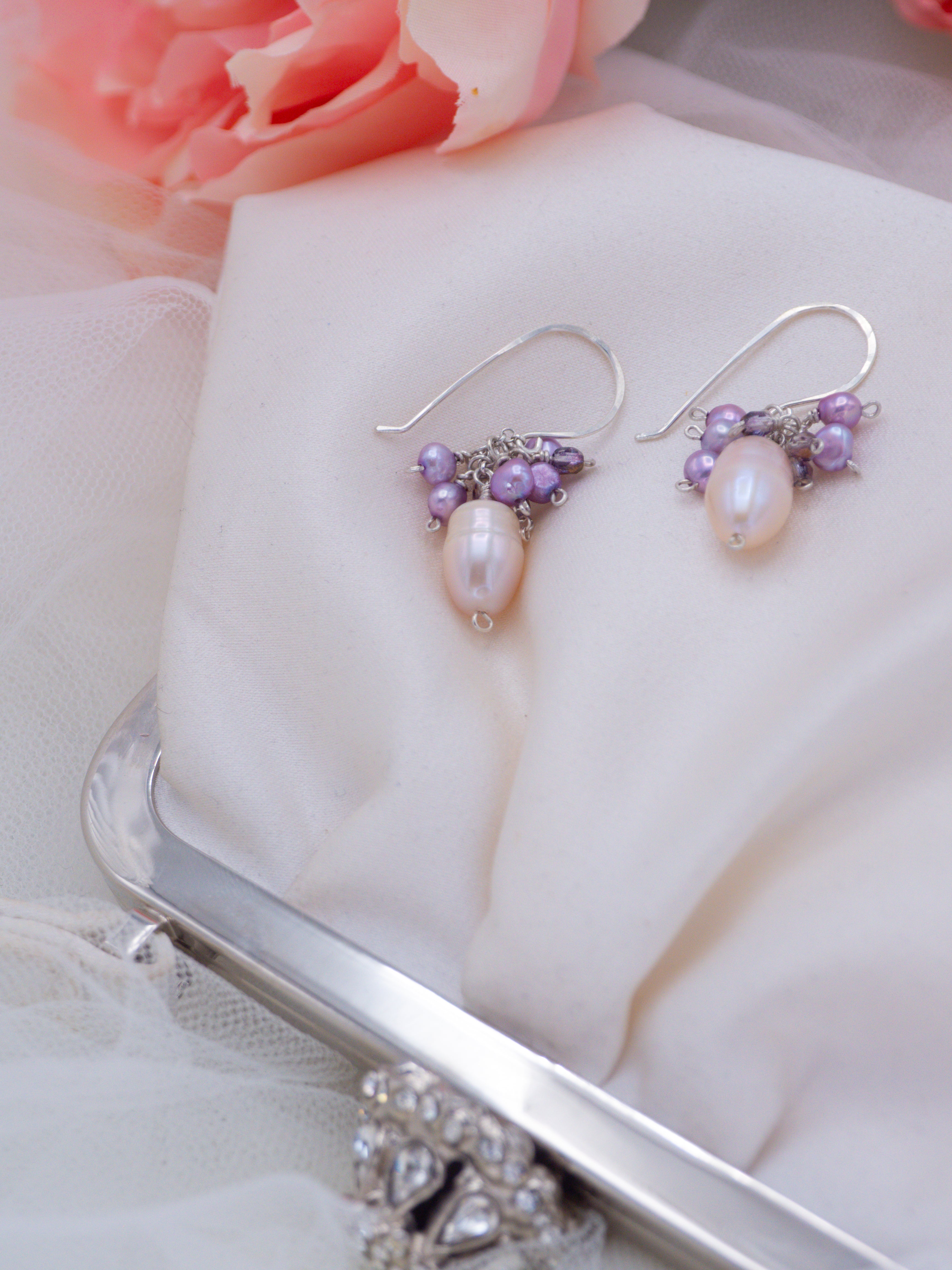 Käpy -helmikorvakorut (43)