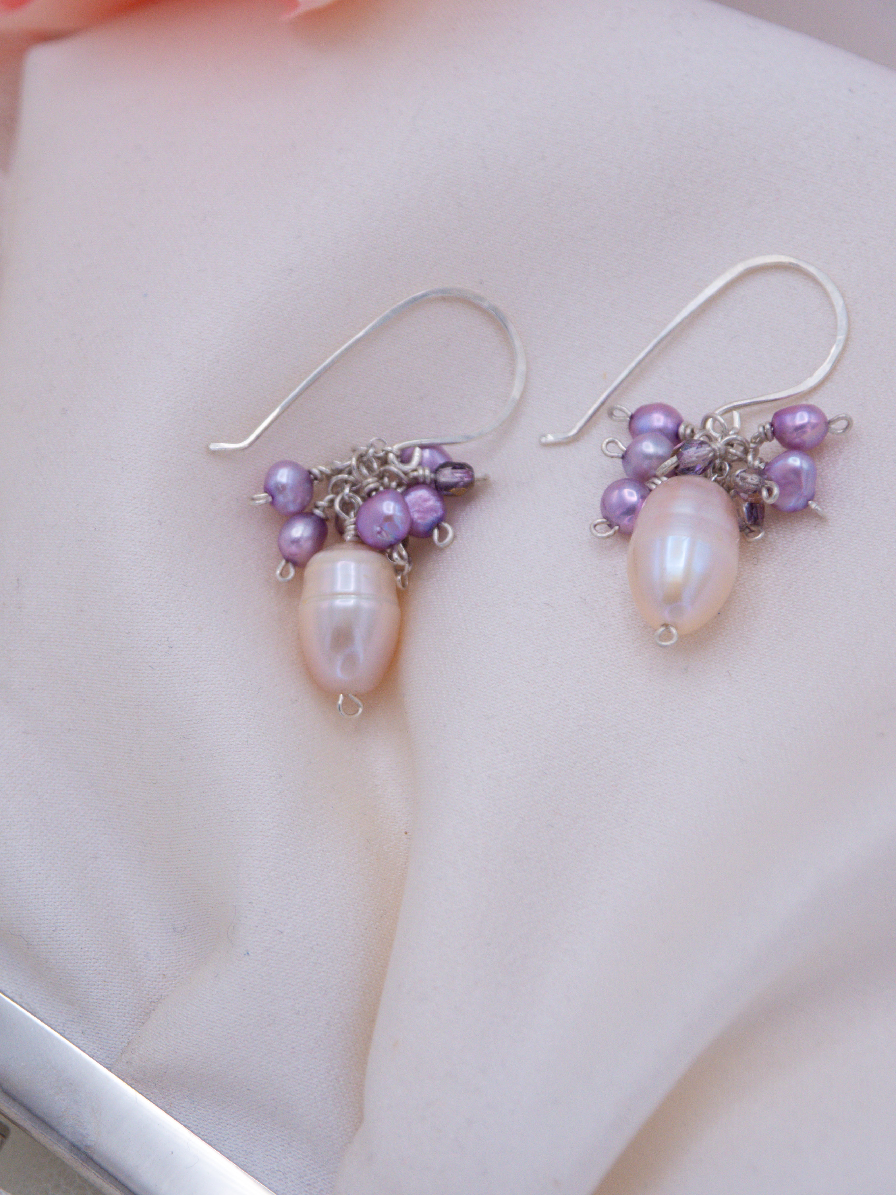 Käpy -helmikorvakorut (43)