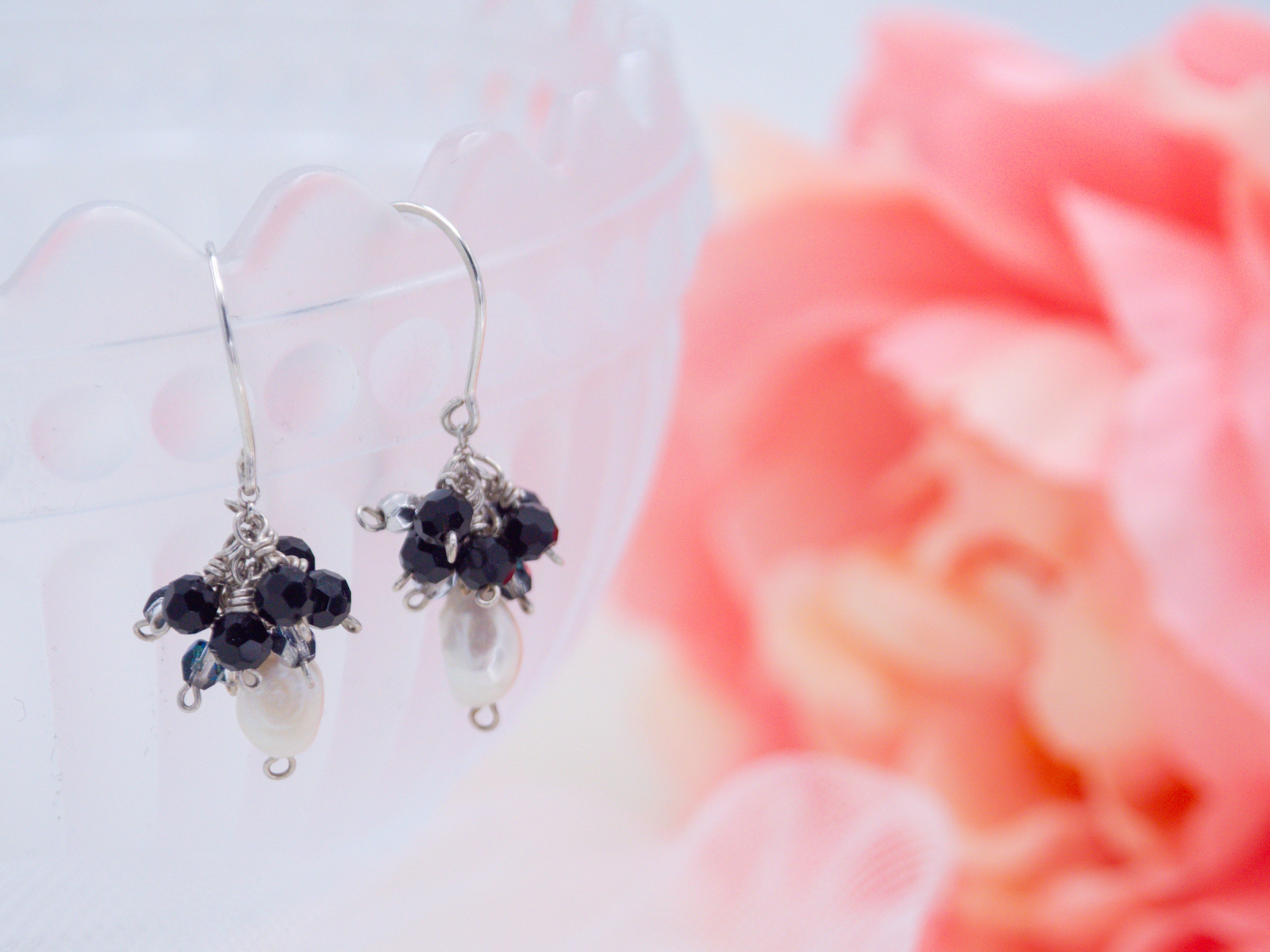 Käpy -helmikorvakorut (42)