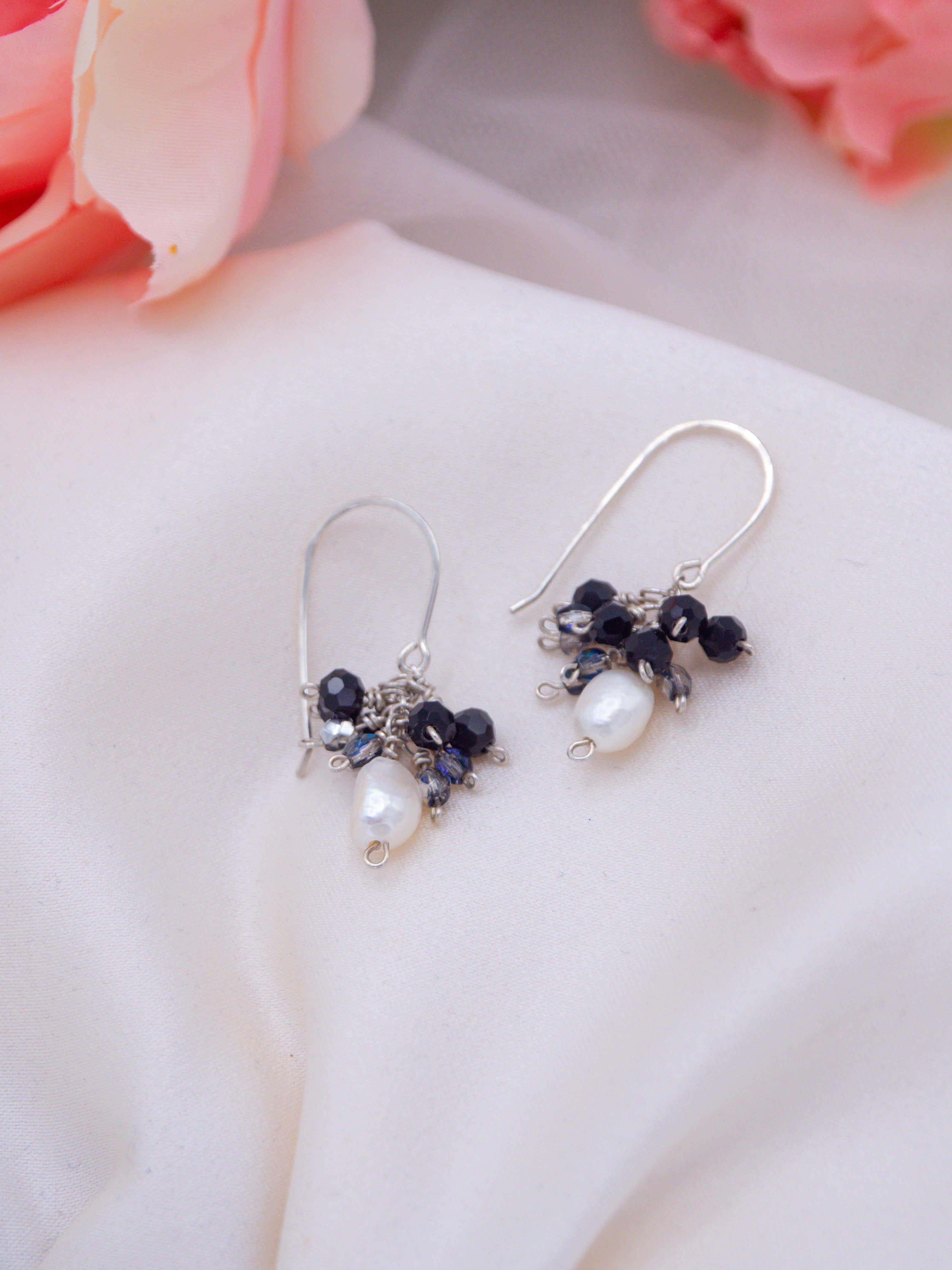 Käpy -helmikorvakorut (42)