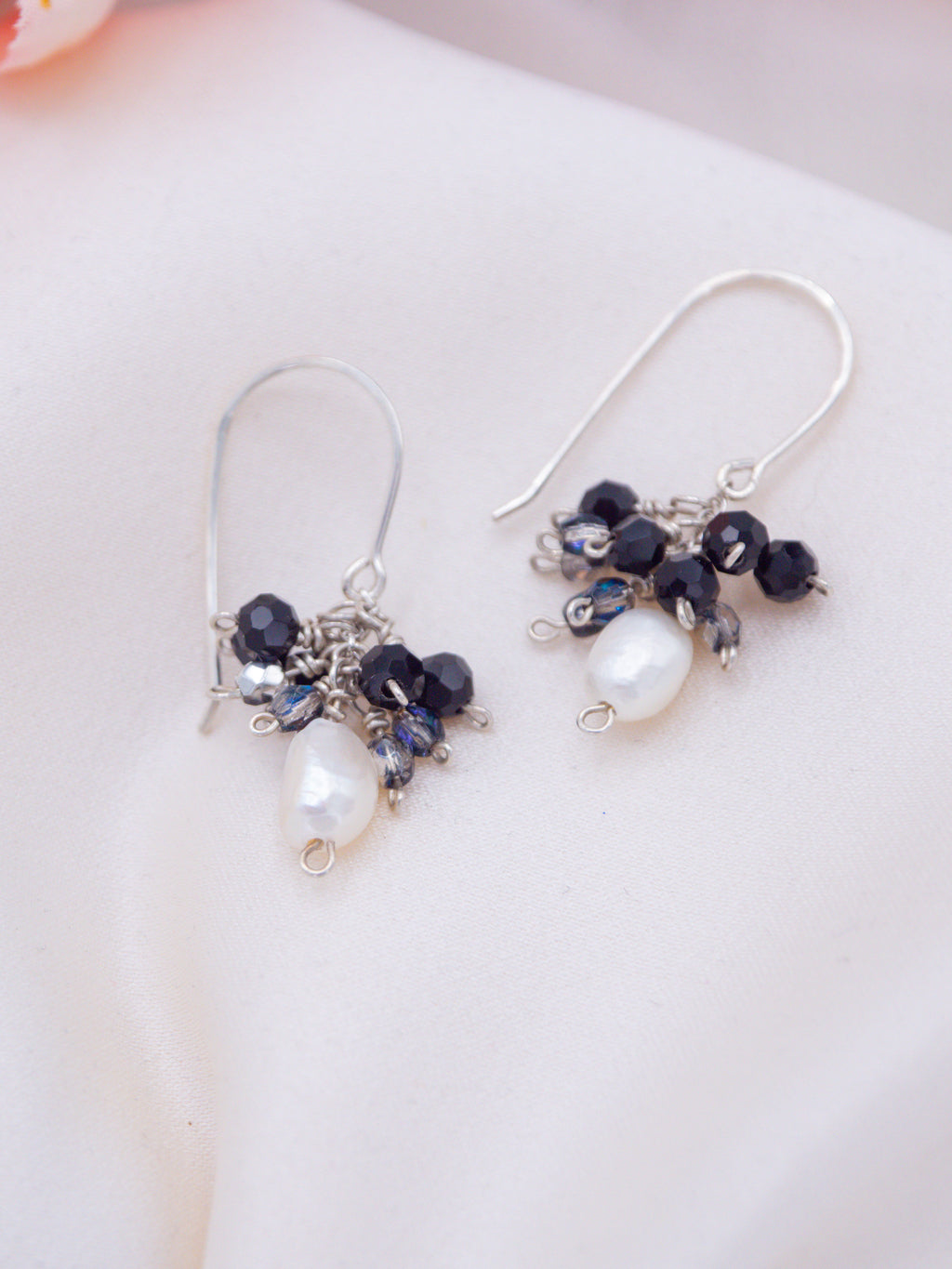 Käpy -helmikorvakorut (42)