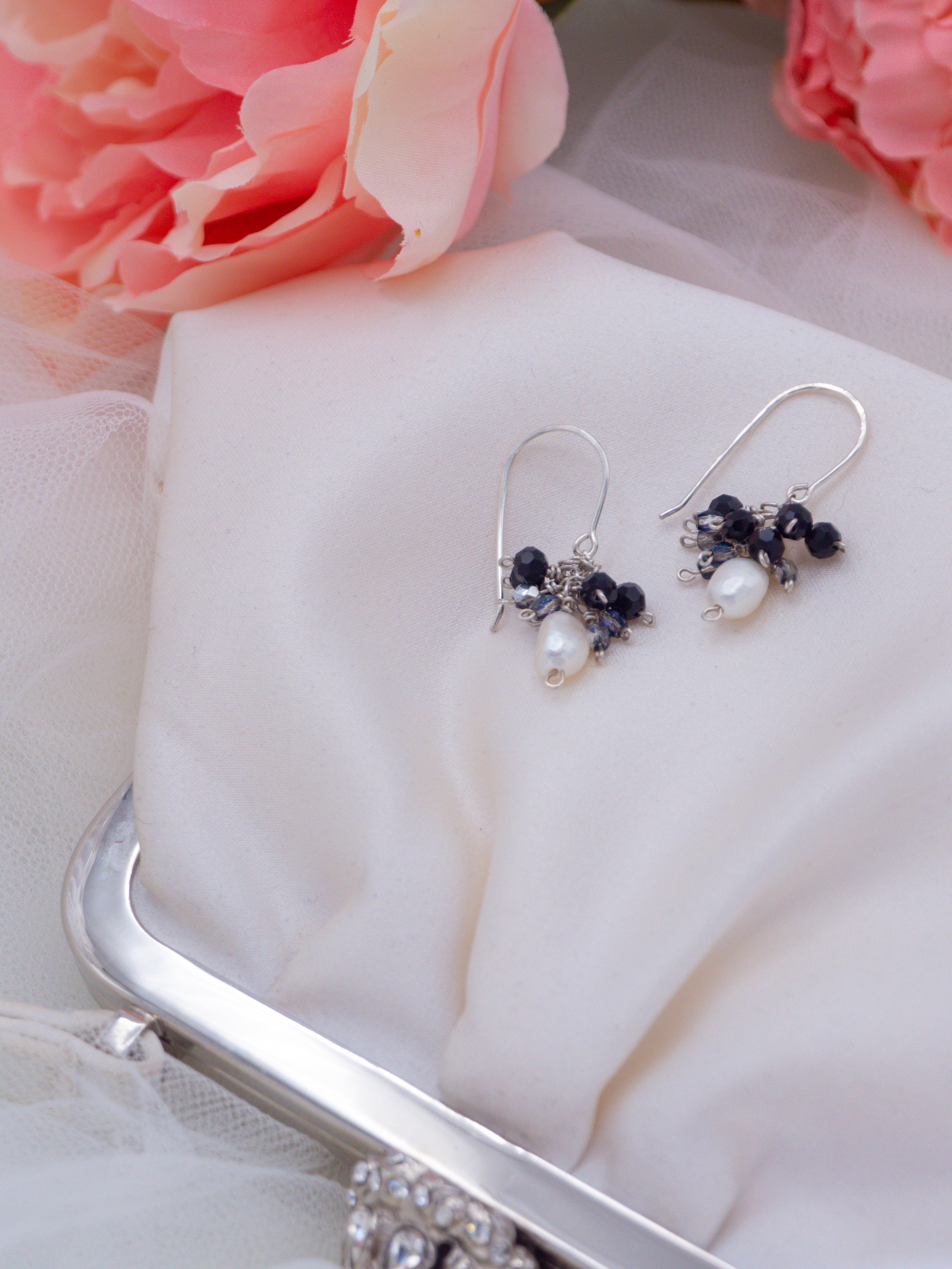 Käpy -helmikorvakorut (42)