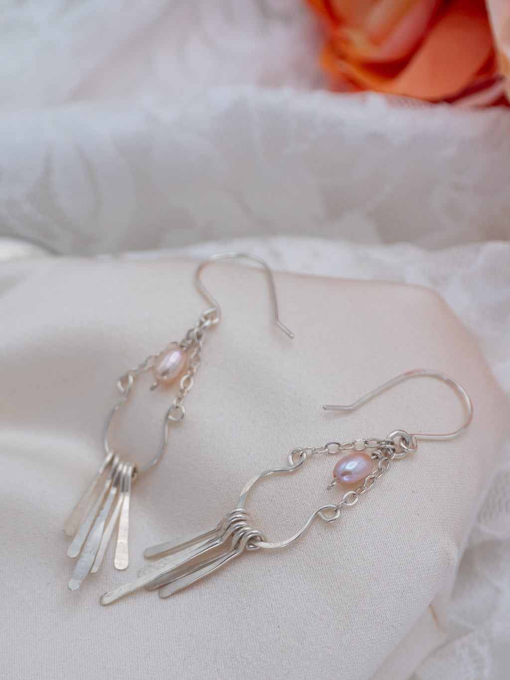 Lilja helmikorvakorut (799)