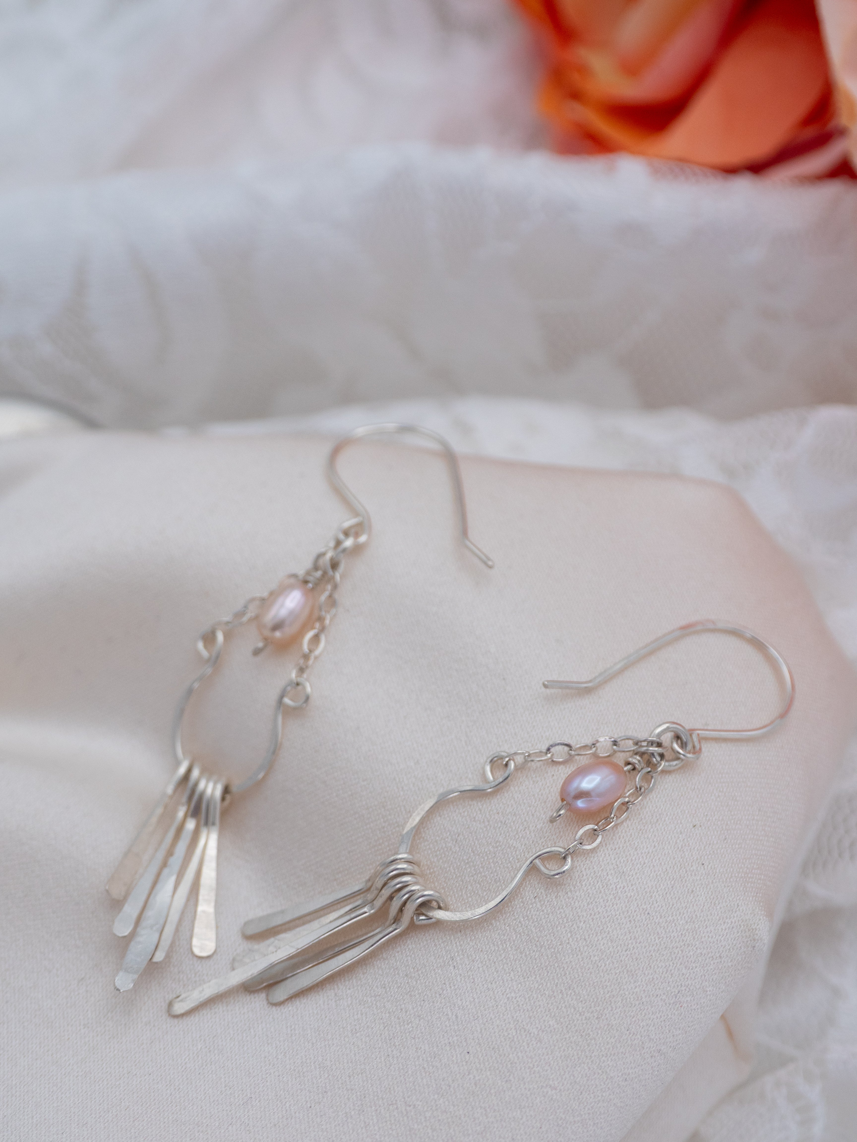 Lilja helmikorvakorut (799)