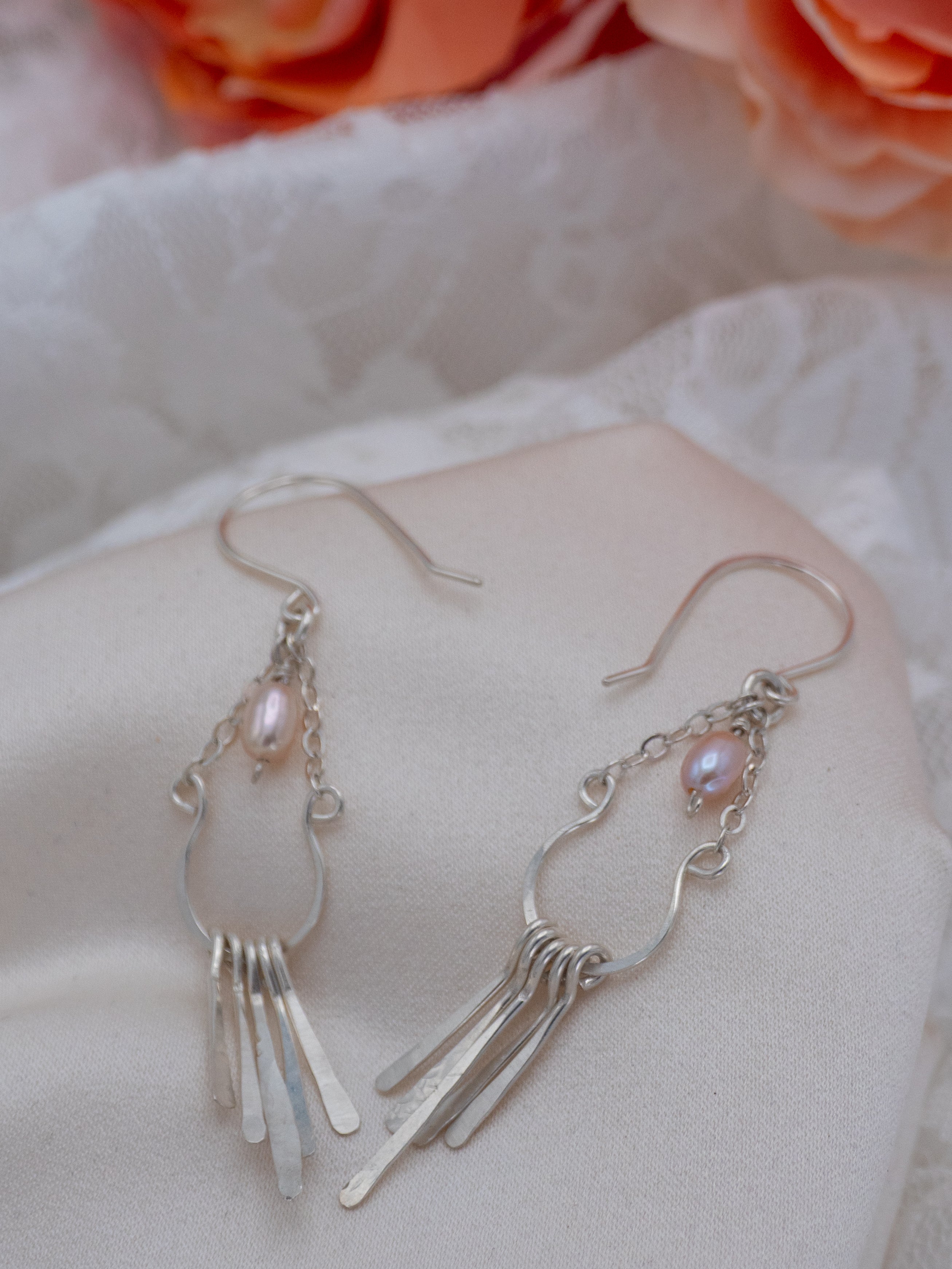 Lilja helmikorvakorut (799)