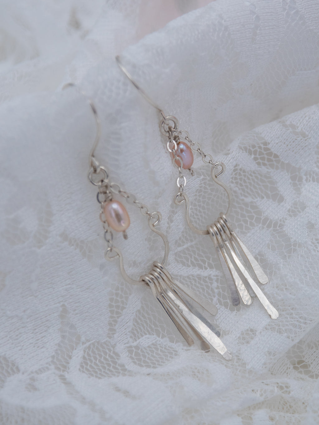 Lilja helmikorvakorut (799)