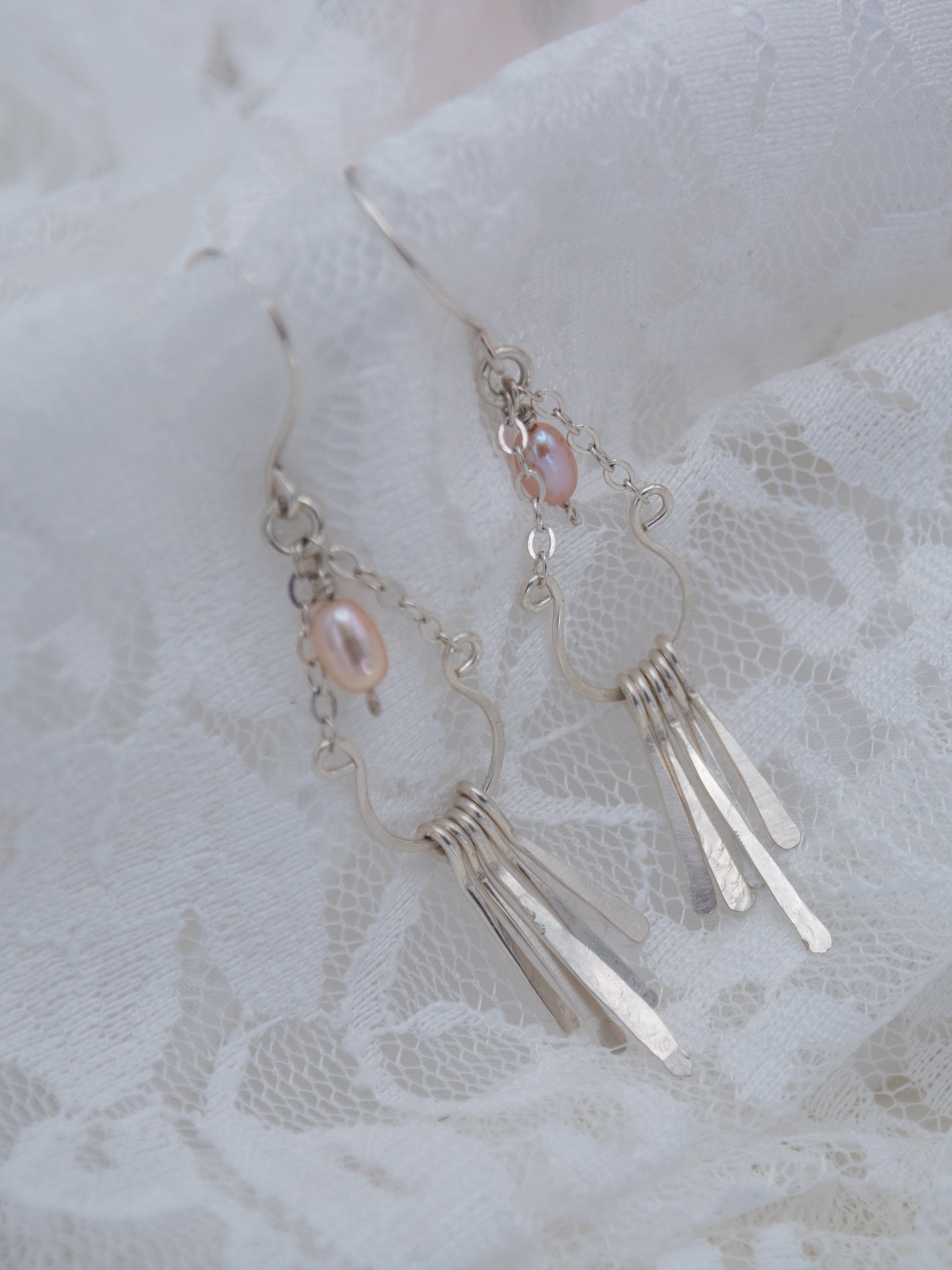 Lilja helmikorvakorut (799)