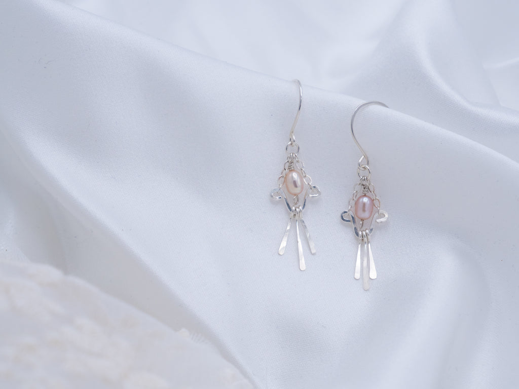 Lilja mini helmikorvakorut (447)