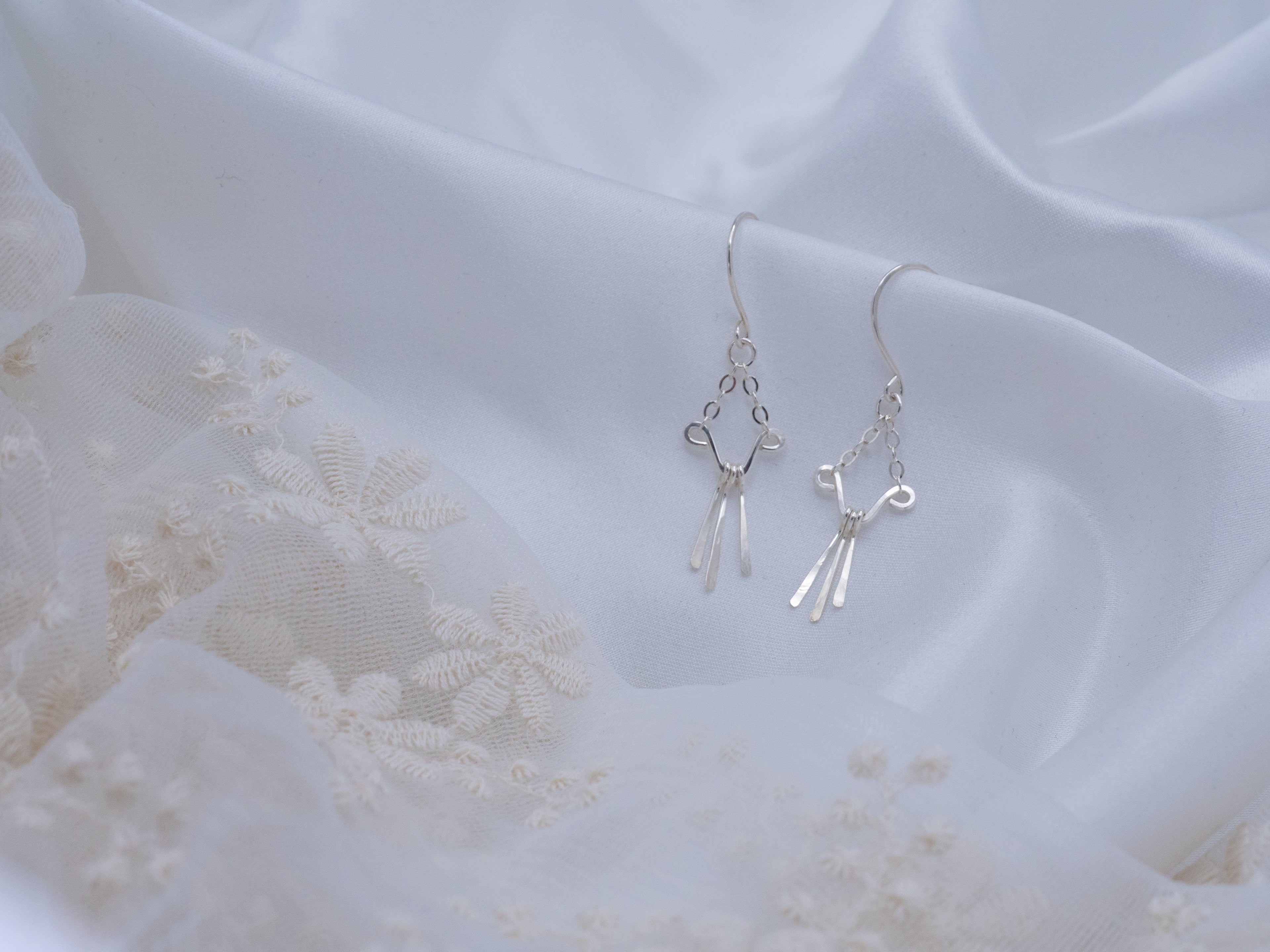 Lilja mini hopeakorvakorut (454)