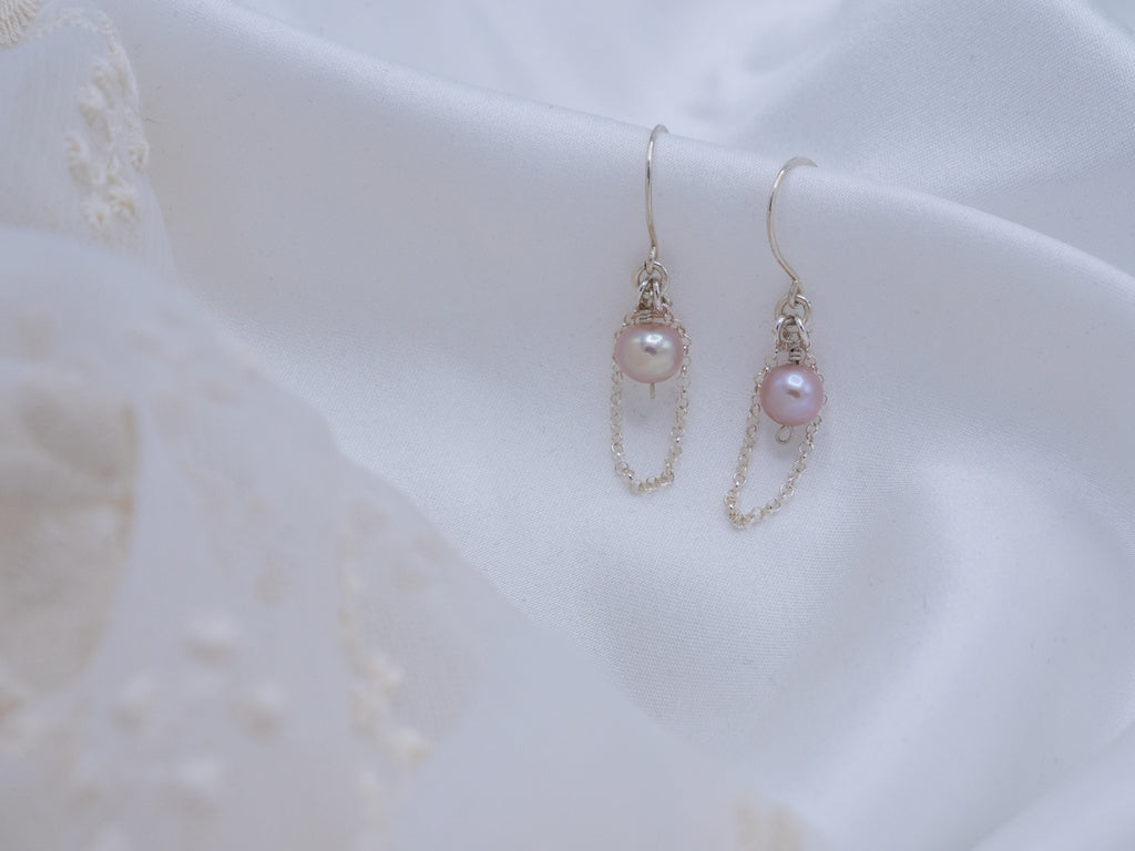 Lampi -helmikorvakorut (452)