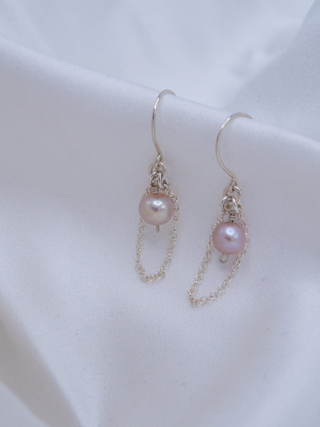 Lampi -helmikorvakorut (452)