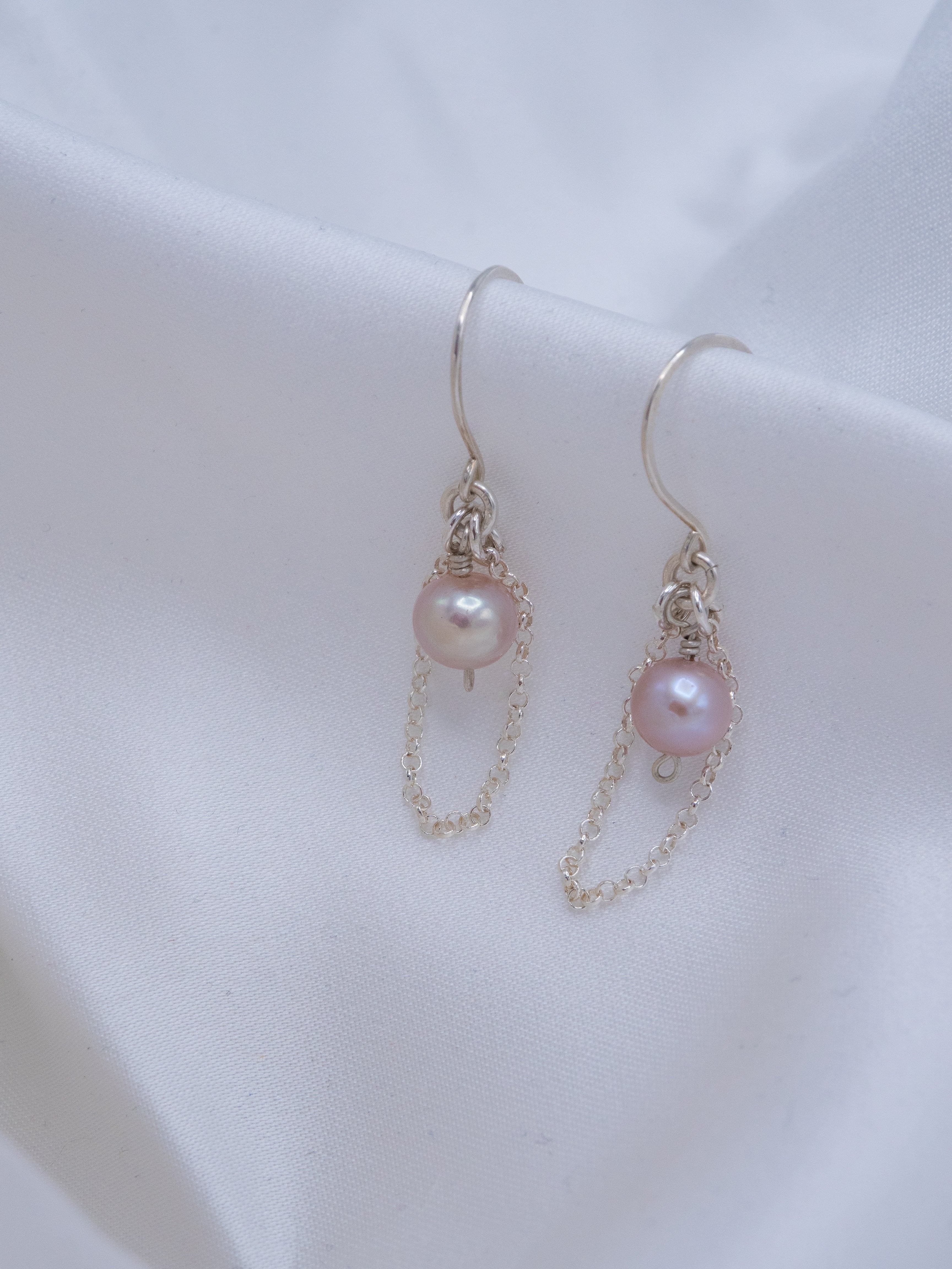 Lampi -helmikorvakorut (452)