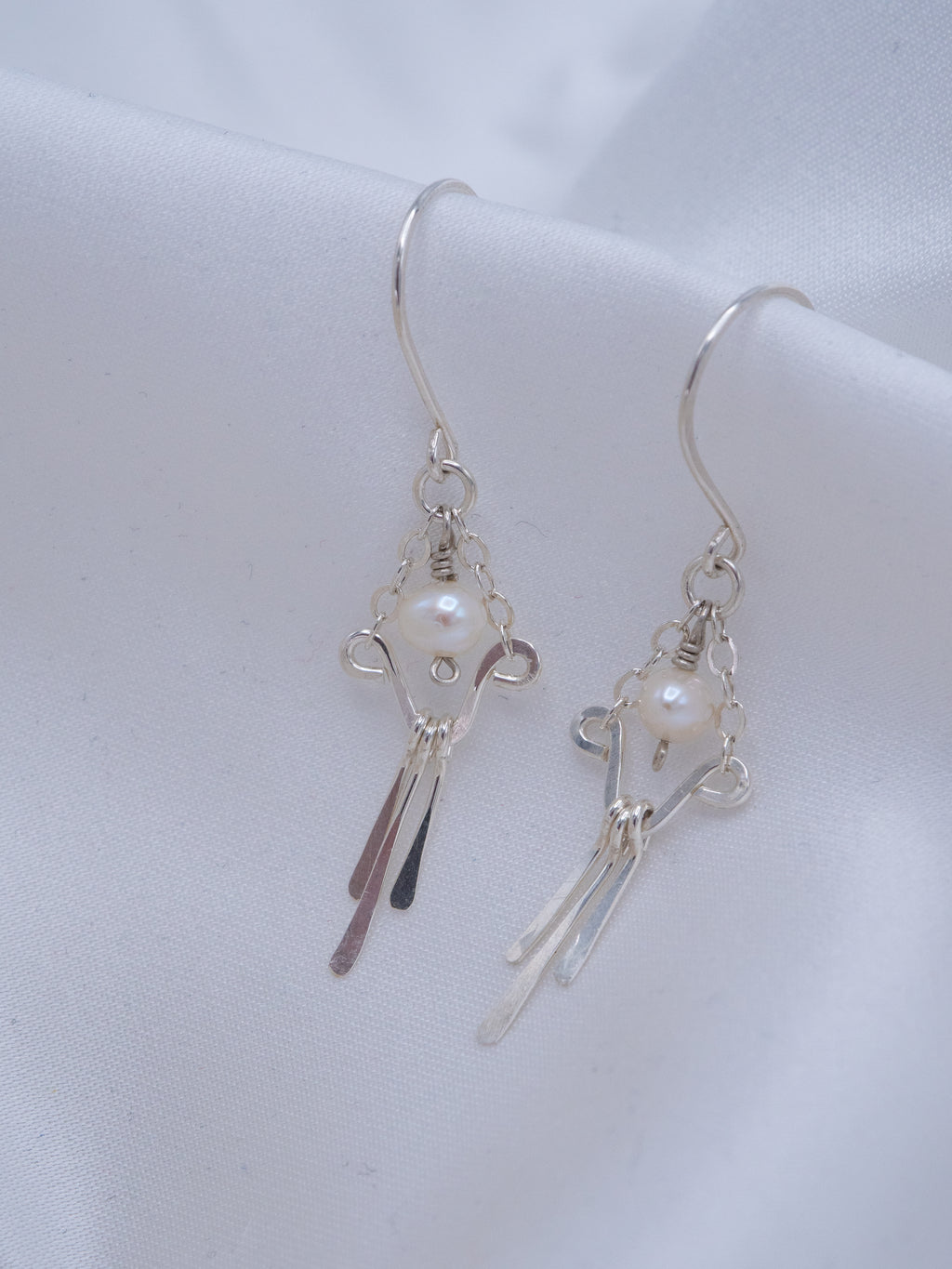 Lilja mini helmikorvakorut (451)