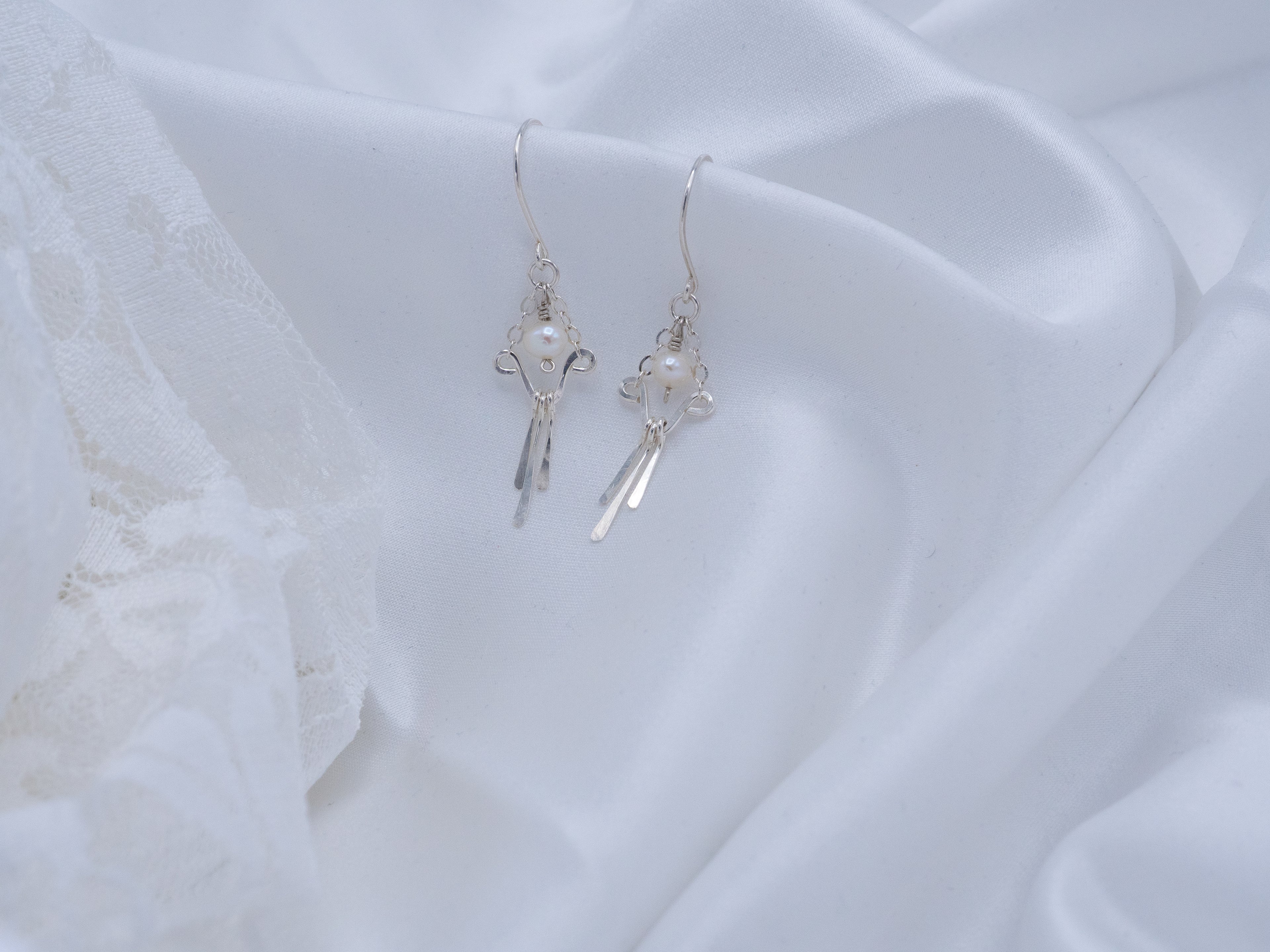 Lilja mini helmikorvakorut (451)