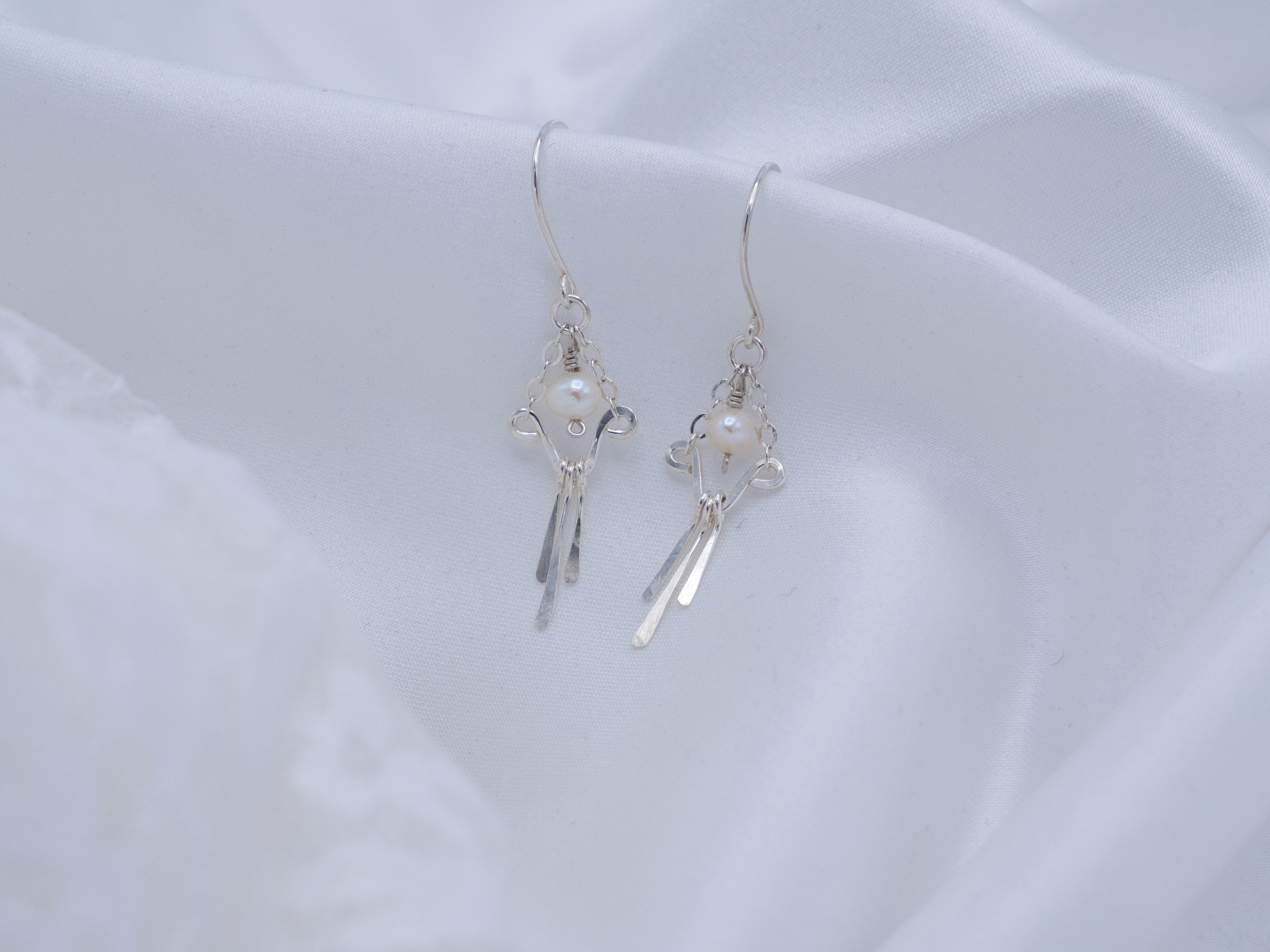 Lilja mini helmikorvakorut (451)