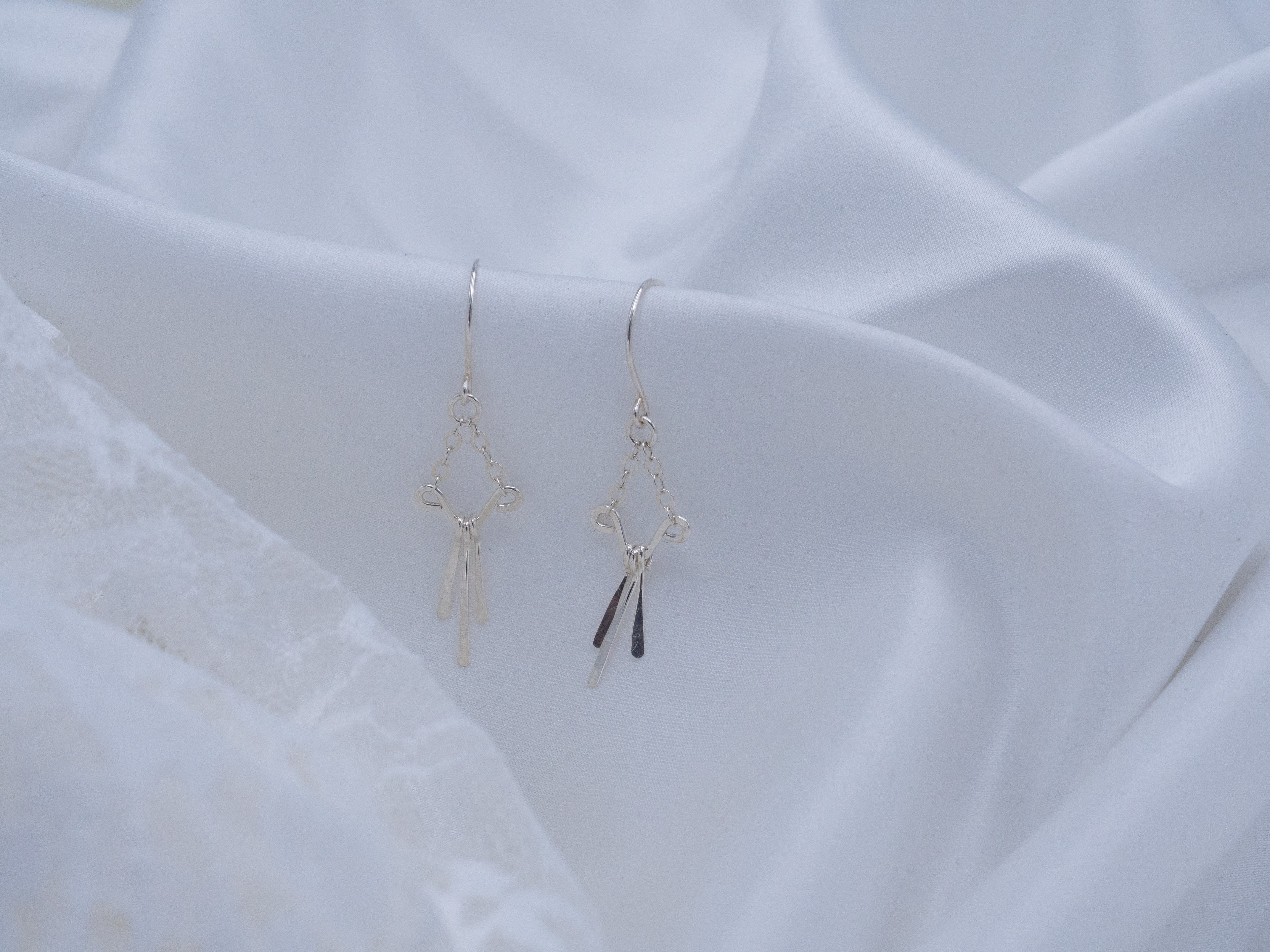 Lilja mini hopeakorvakorut (450)