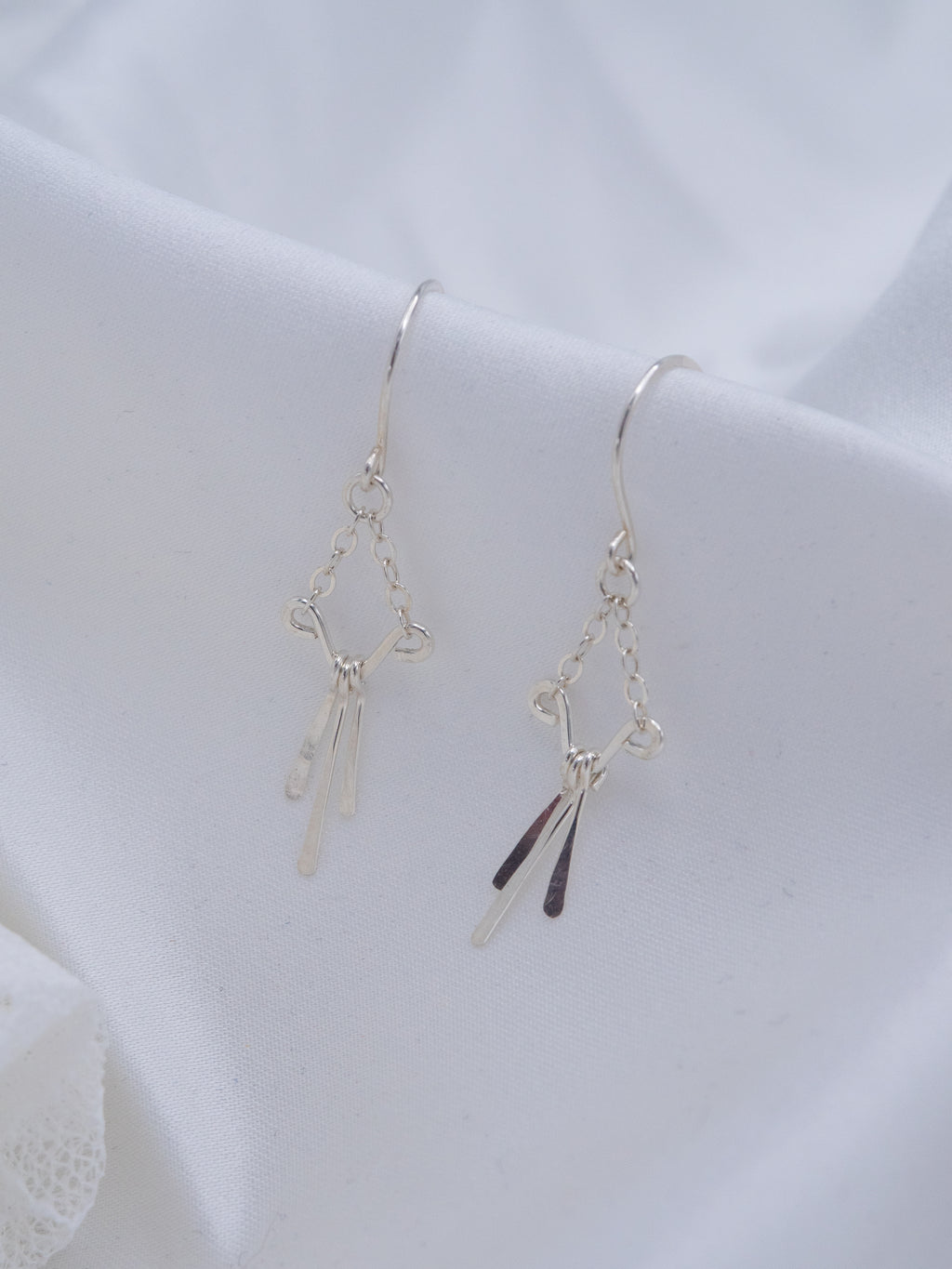 Lilja mini hopeakorvakorut (450)