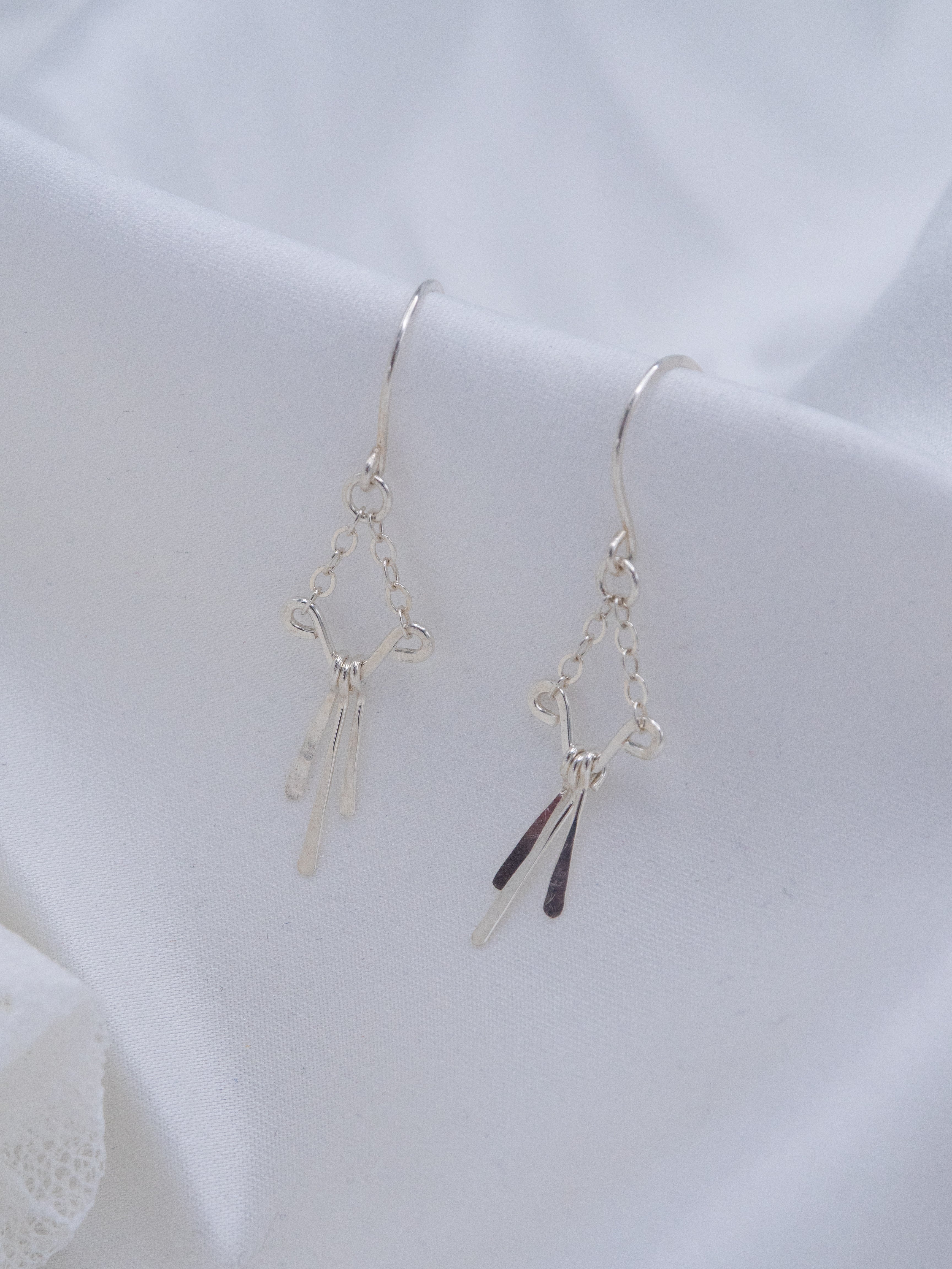 Lilja mini hopeakorvakorut (450)