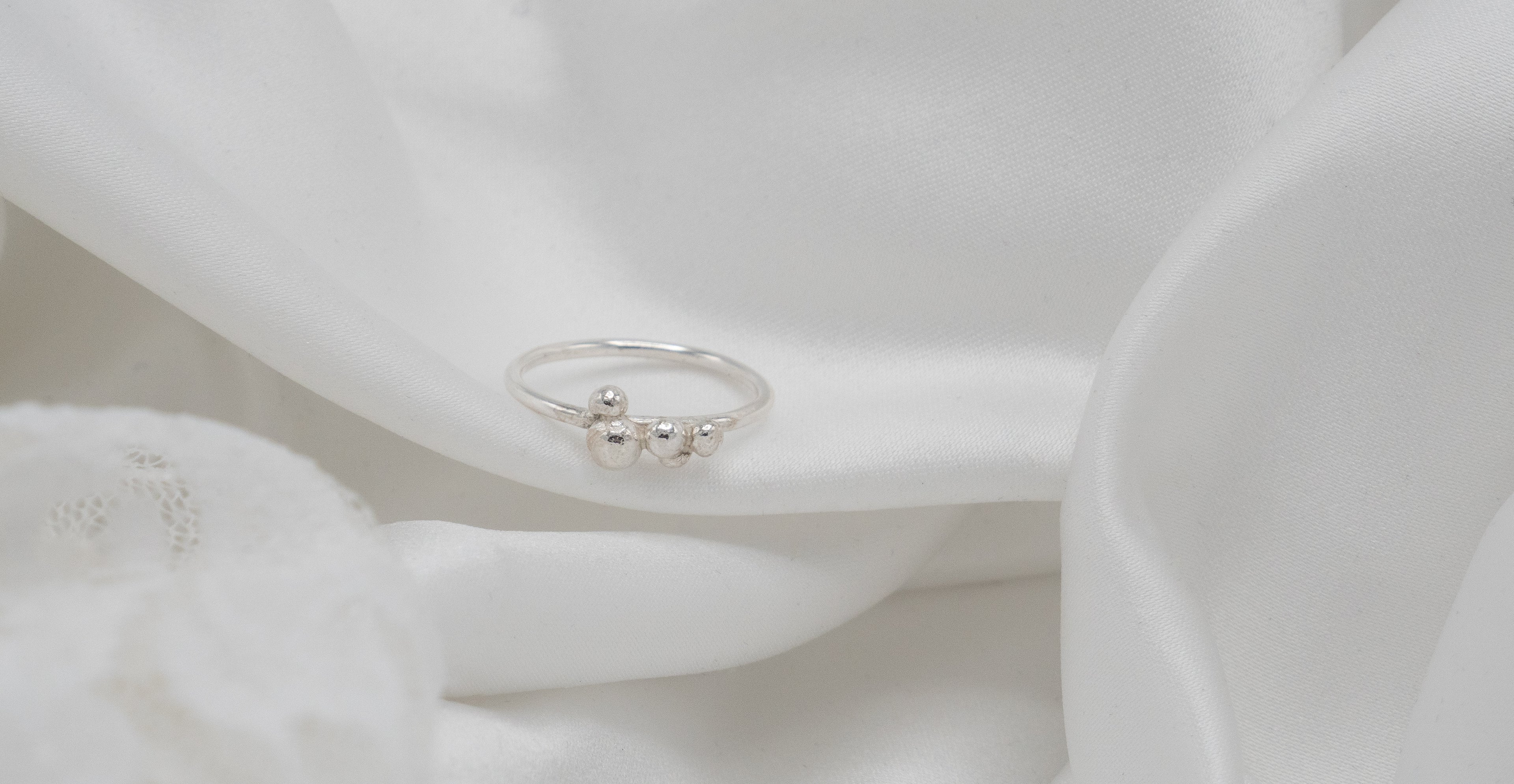 Shiny Pearls -sormus 457