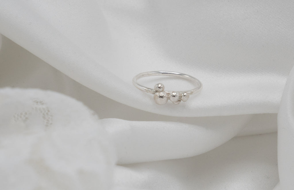 Shiny Pearls -sormus 457