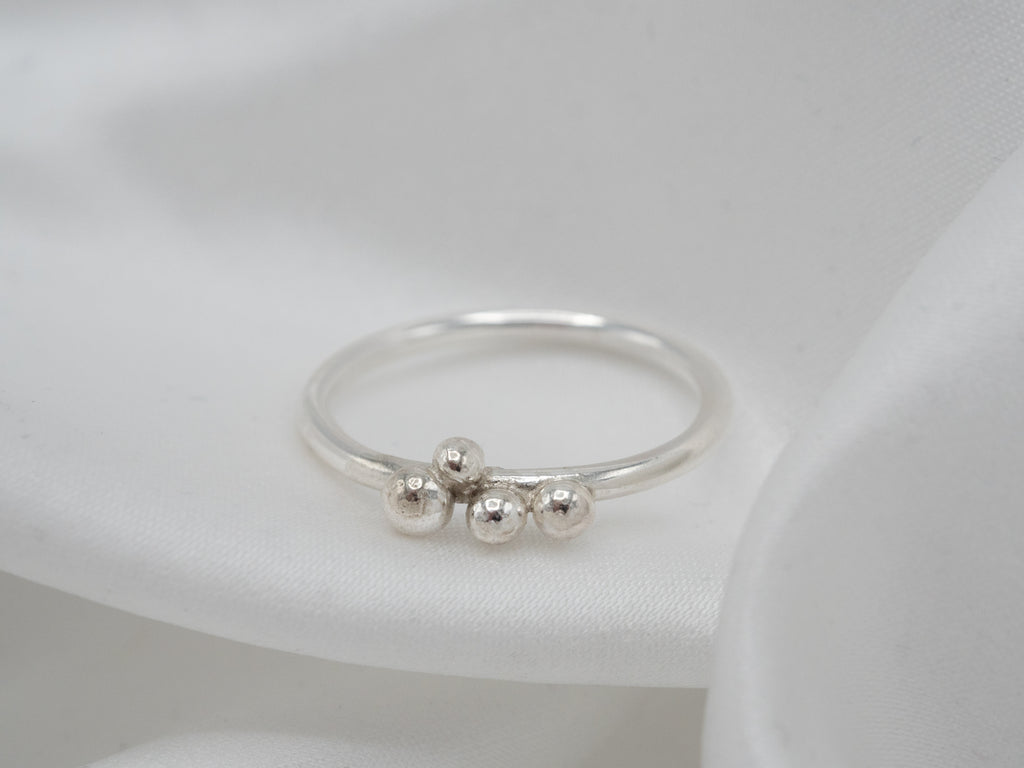 Shiny Pearls -sormus 460