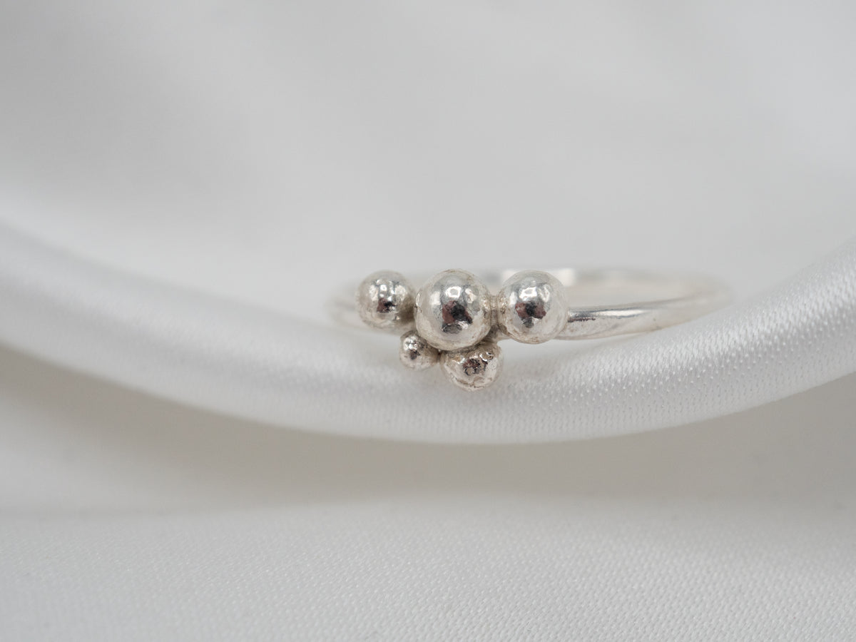 Shiny Pearls -sormus