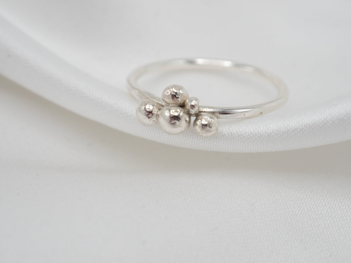 Shiny Pearls -sormus 465